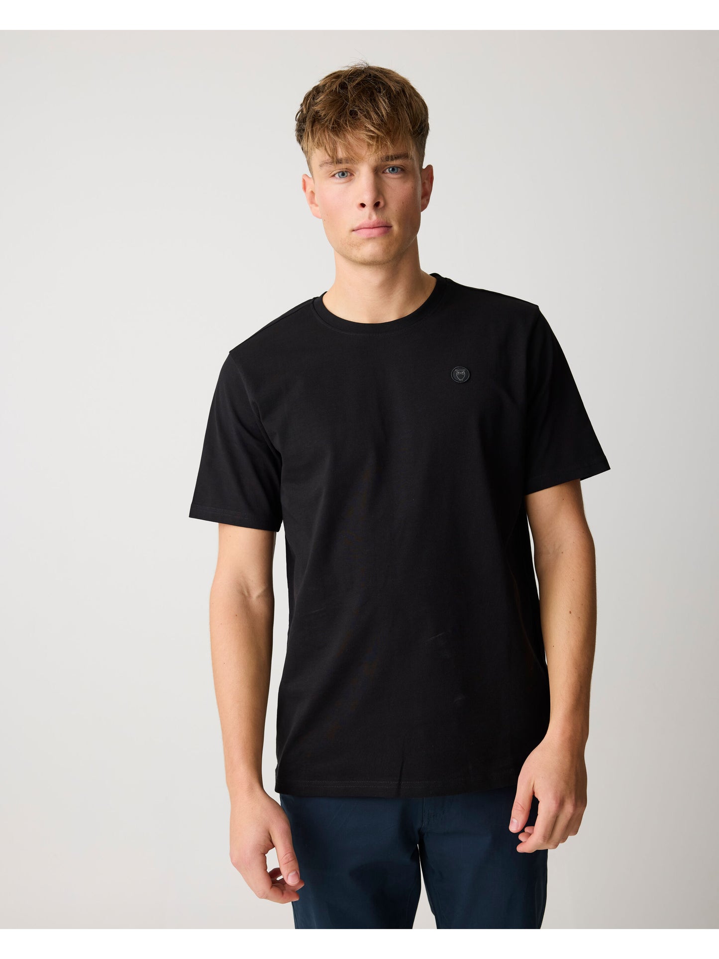 KCA - Badge t-shirt Black Jet - WERTE FREUNDE