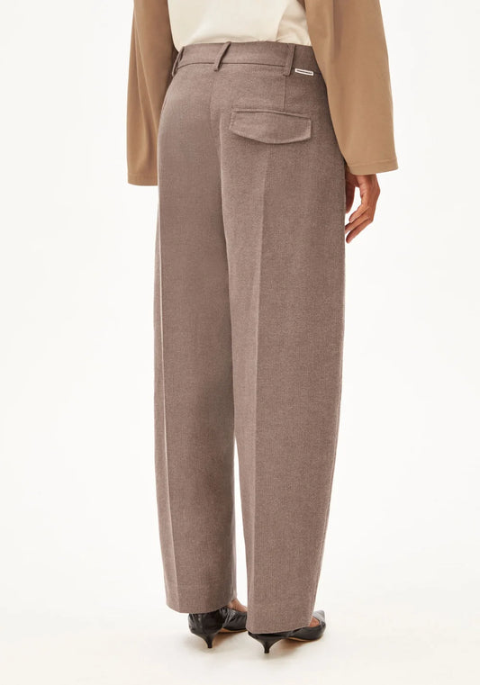Armedangels - HERRINGBONE BARREL LEG PANT Hose Stoffhose claystone-soft nougat