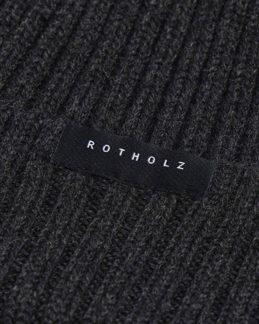 ROTHOLZ - Classic Ribbed Beanie Merino Wool Warm Anthracite - WERTE FREUNDE