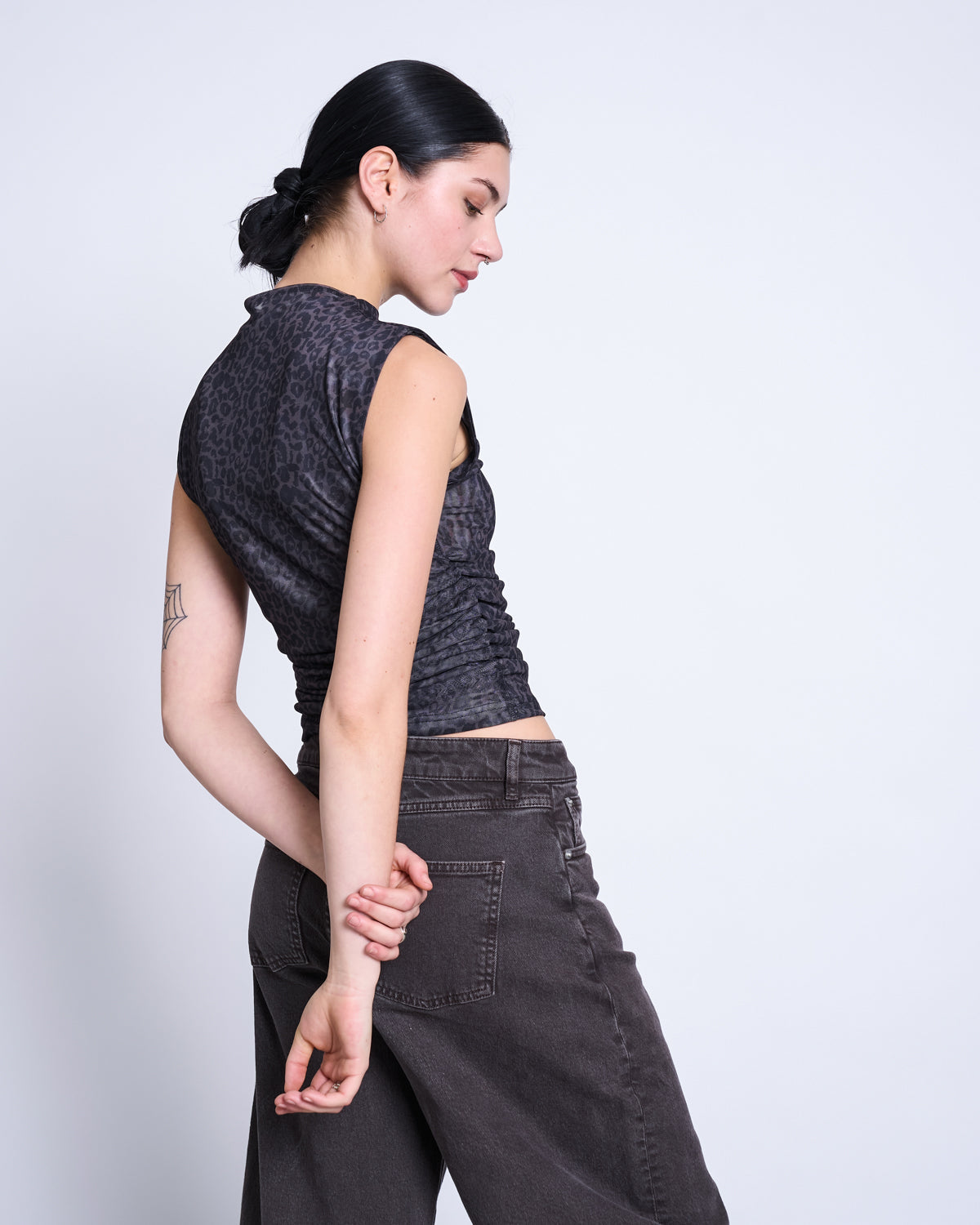 JAN N JUNE - LAGUNA RUFFLE MESH TOP dark leo print
