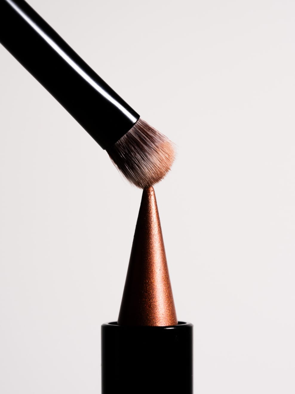 UND GRETEL - Eye Contouring Brush 06 1Stk. - WERTE FREUNDE