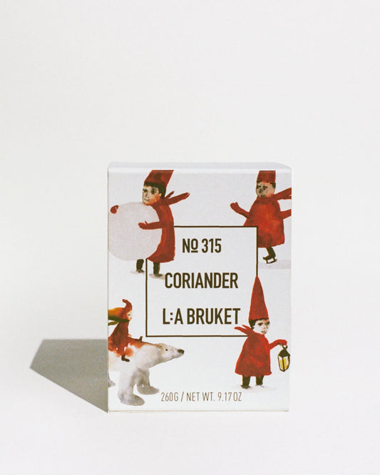 LA BRUKET - CANDLE CORIANDER + CHRISMAS SLEEVE 2026 260g
