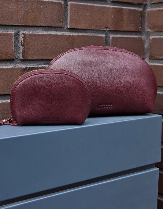 O MY BAG - Make up Case Medium - Dark Cherry Soft Grain - WERTE FREUNDE