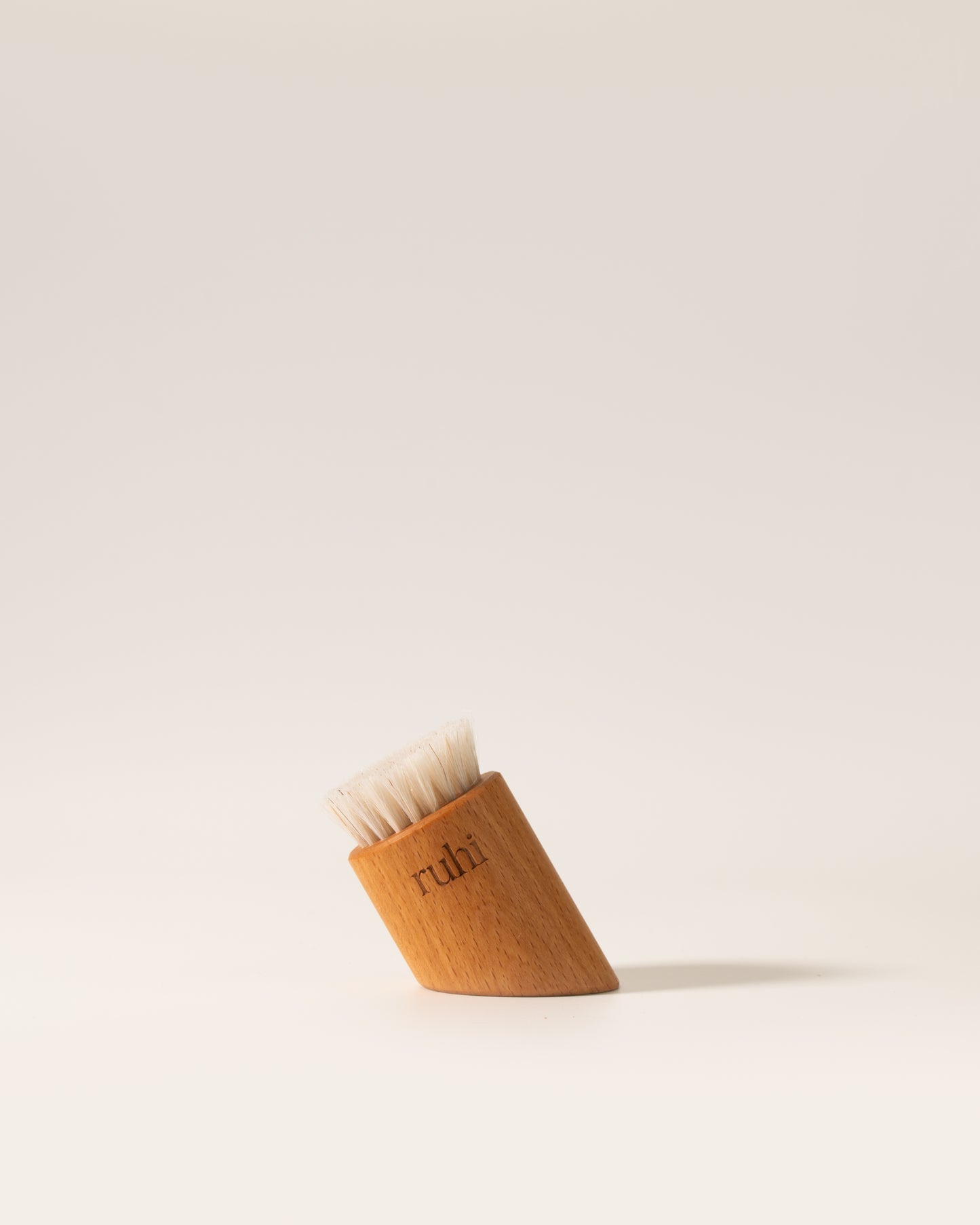 ruhi - the Vegan Facial Dry Brush 1 Stk. - WERTE FREUNDE