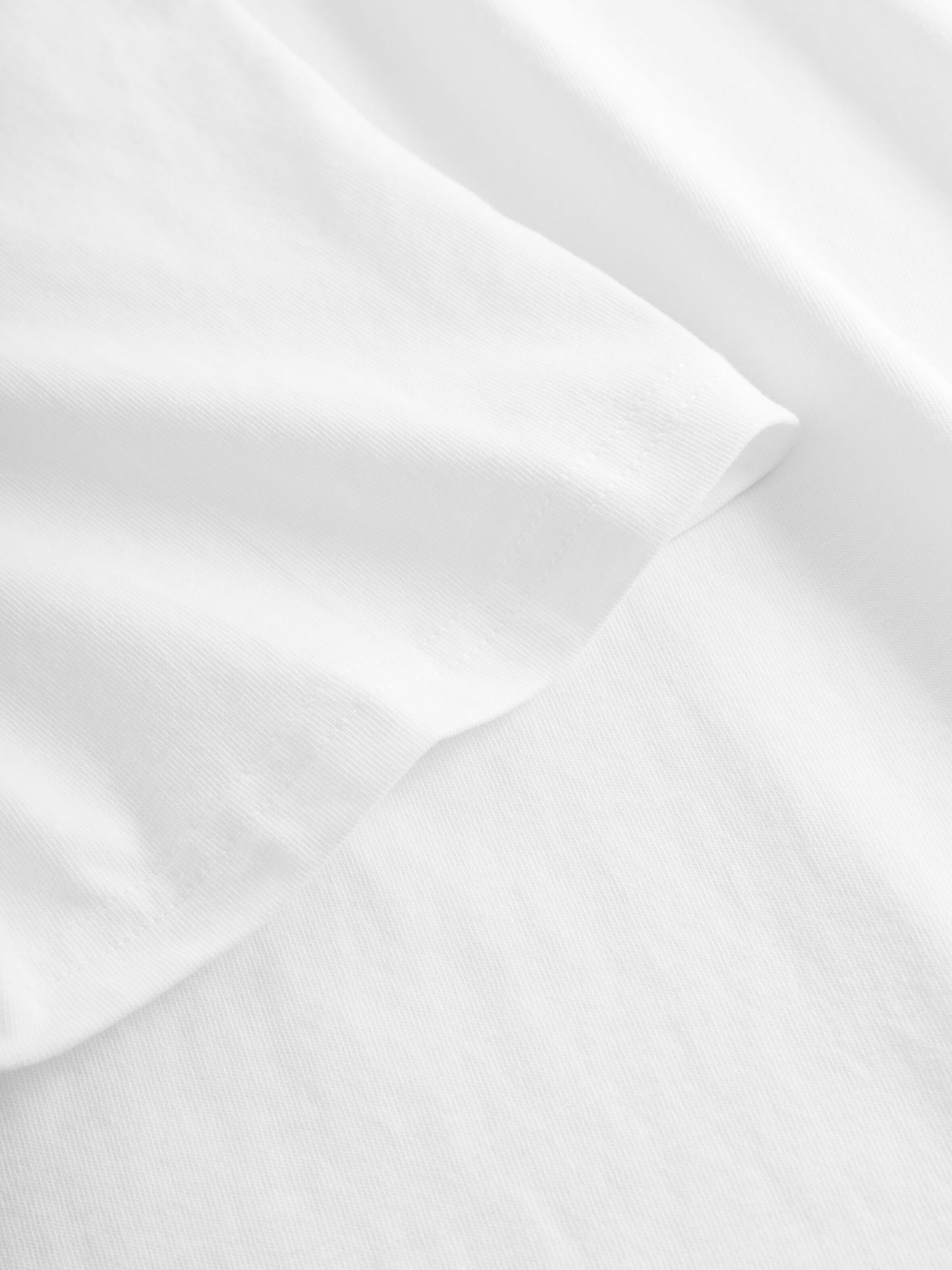 KCA - LOKE Badge t-shirt - Vegan Bright White - WERTE FREUNDE