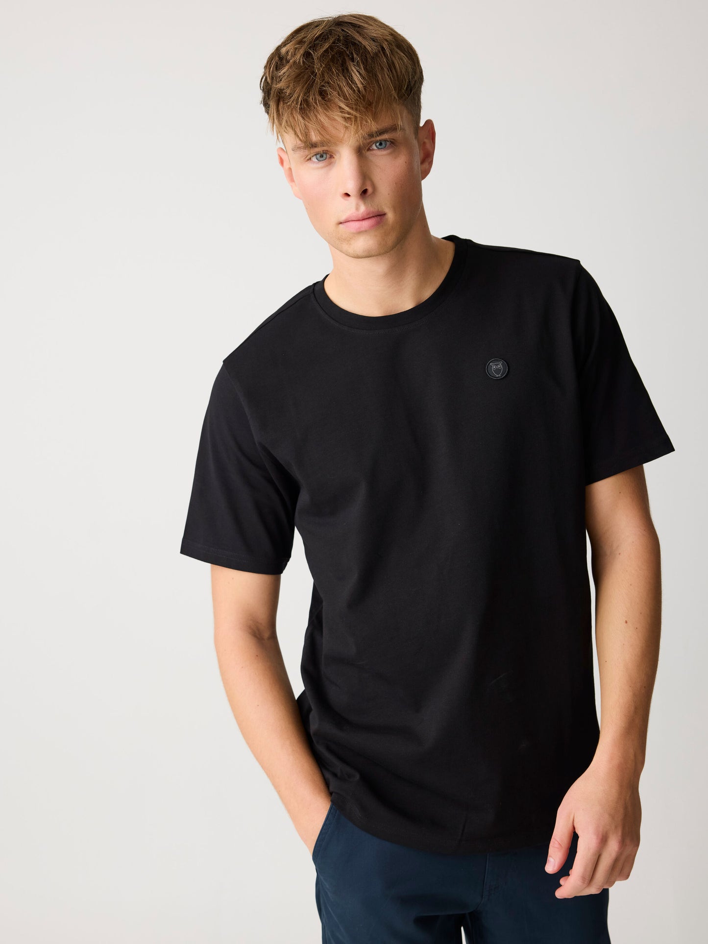 KCA - Badge t-shirt Black Jet - WERTE FREUNDE