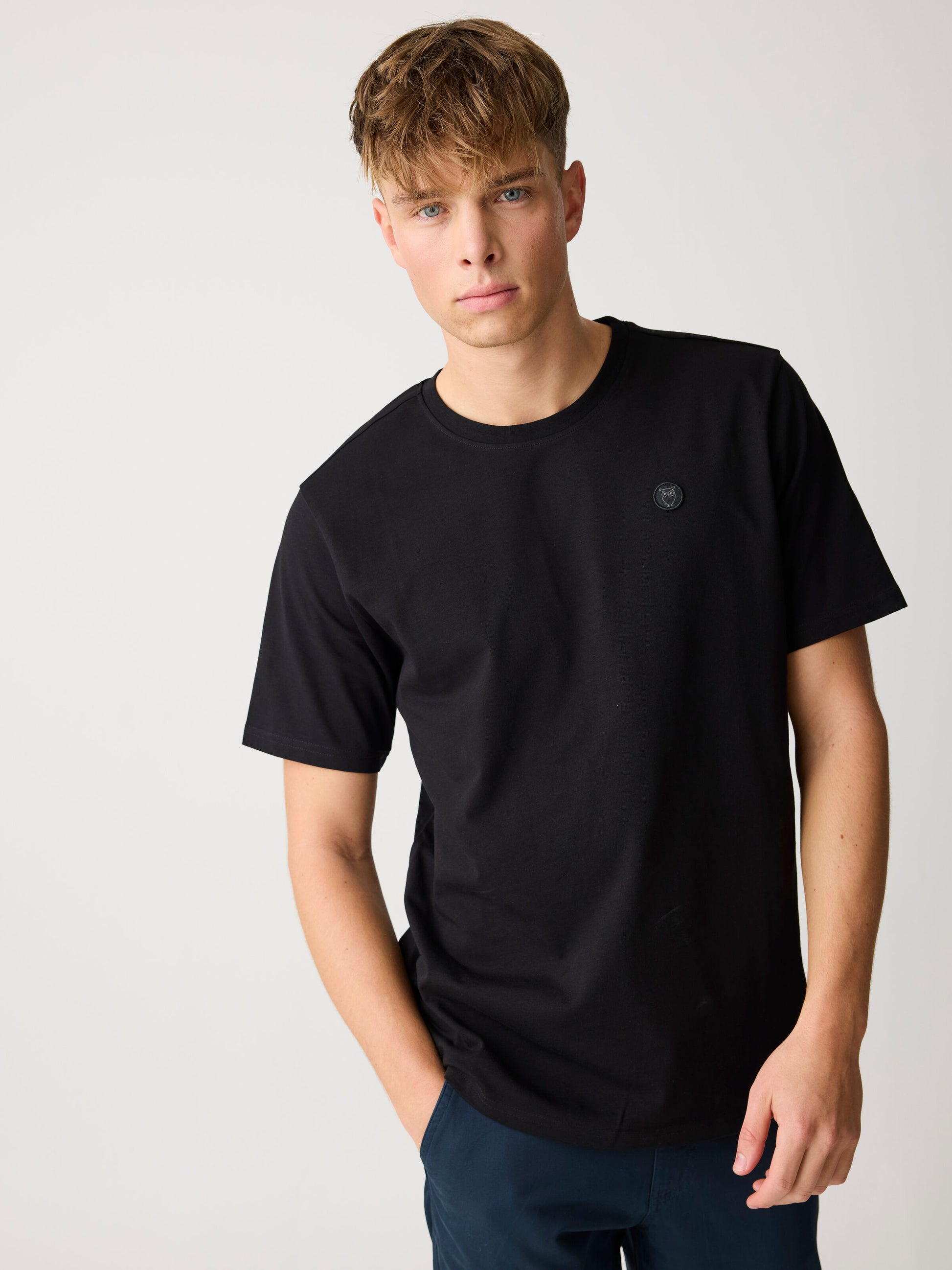 KCA - Badge t-shirt Black Jet - WERTE FREUNDE