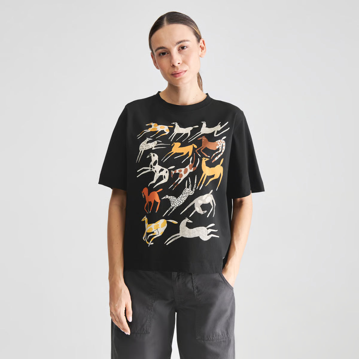 DEDICATED - x Eniko Katalin Eged T-shirt Vadstena Mustang Party Black - WERTE FREUNDE