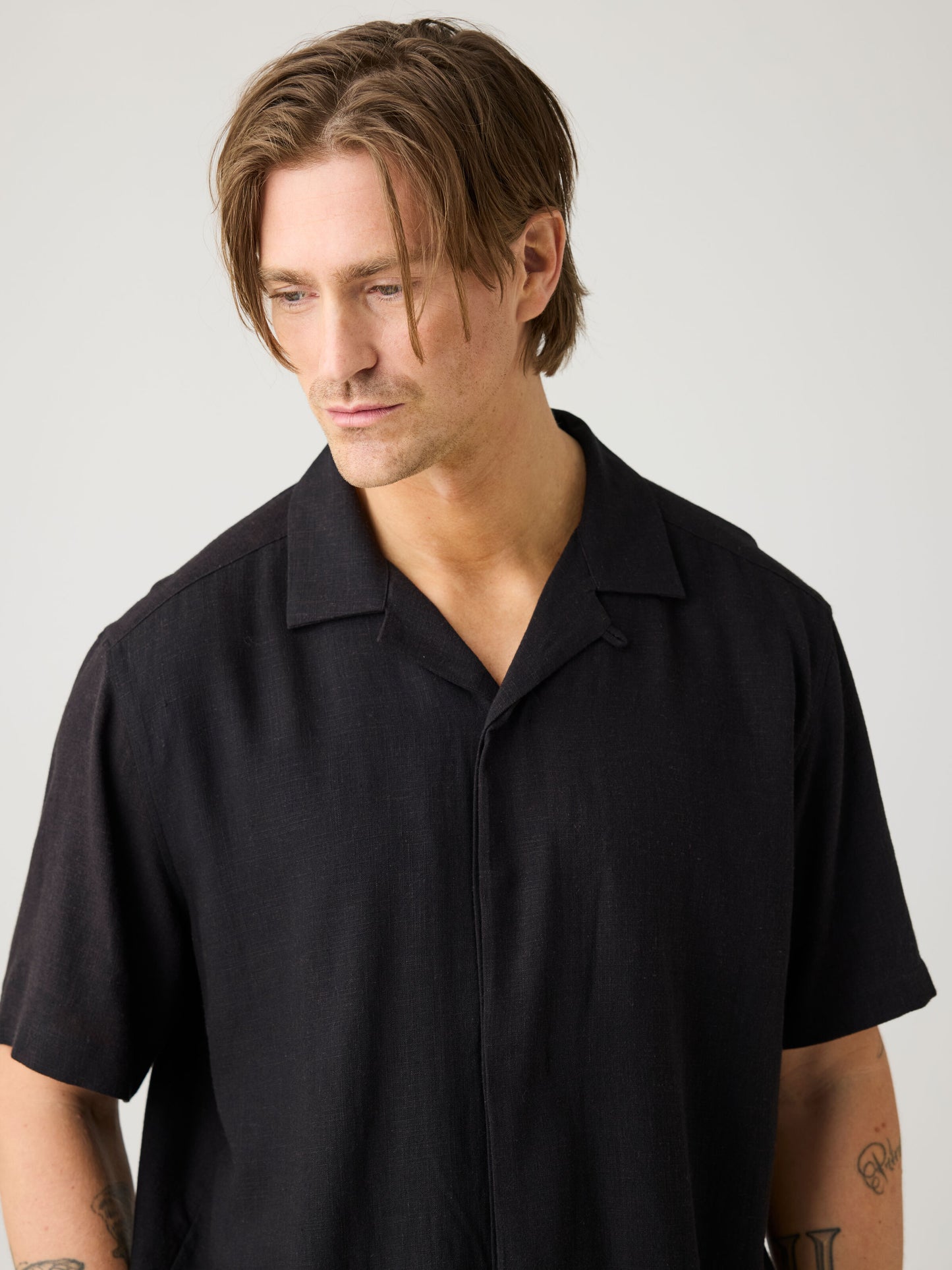 KCA - Relaxed Linen-mix short sleeve shirt Black Jet - WERTE FREUNDE