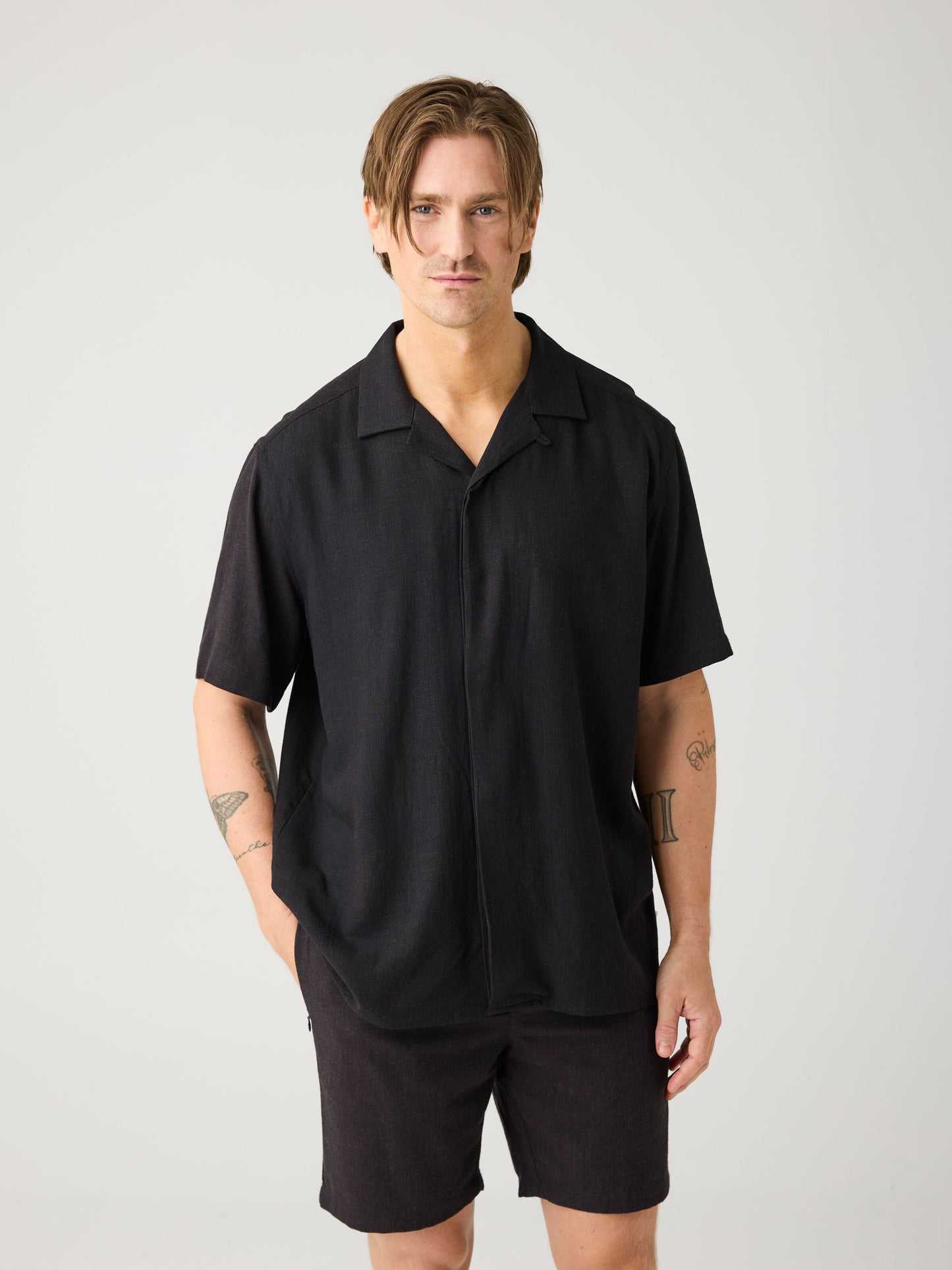 KCA - Relaxed Linen-mix short sleeve shirt Black Jet - WERTE FREUNDE
