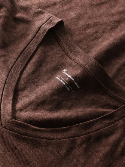 KCA - Linen v-neck t-shirt Shaved Chocolate - WERTE FREUNDE