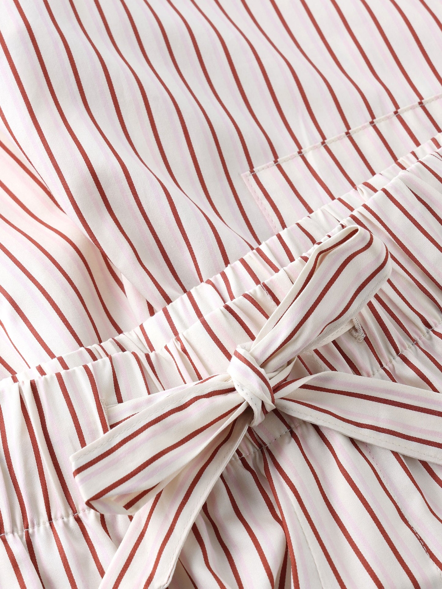 KCA - Nova relaxed satin shorts Red Stripe - WERTE FREUNDE