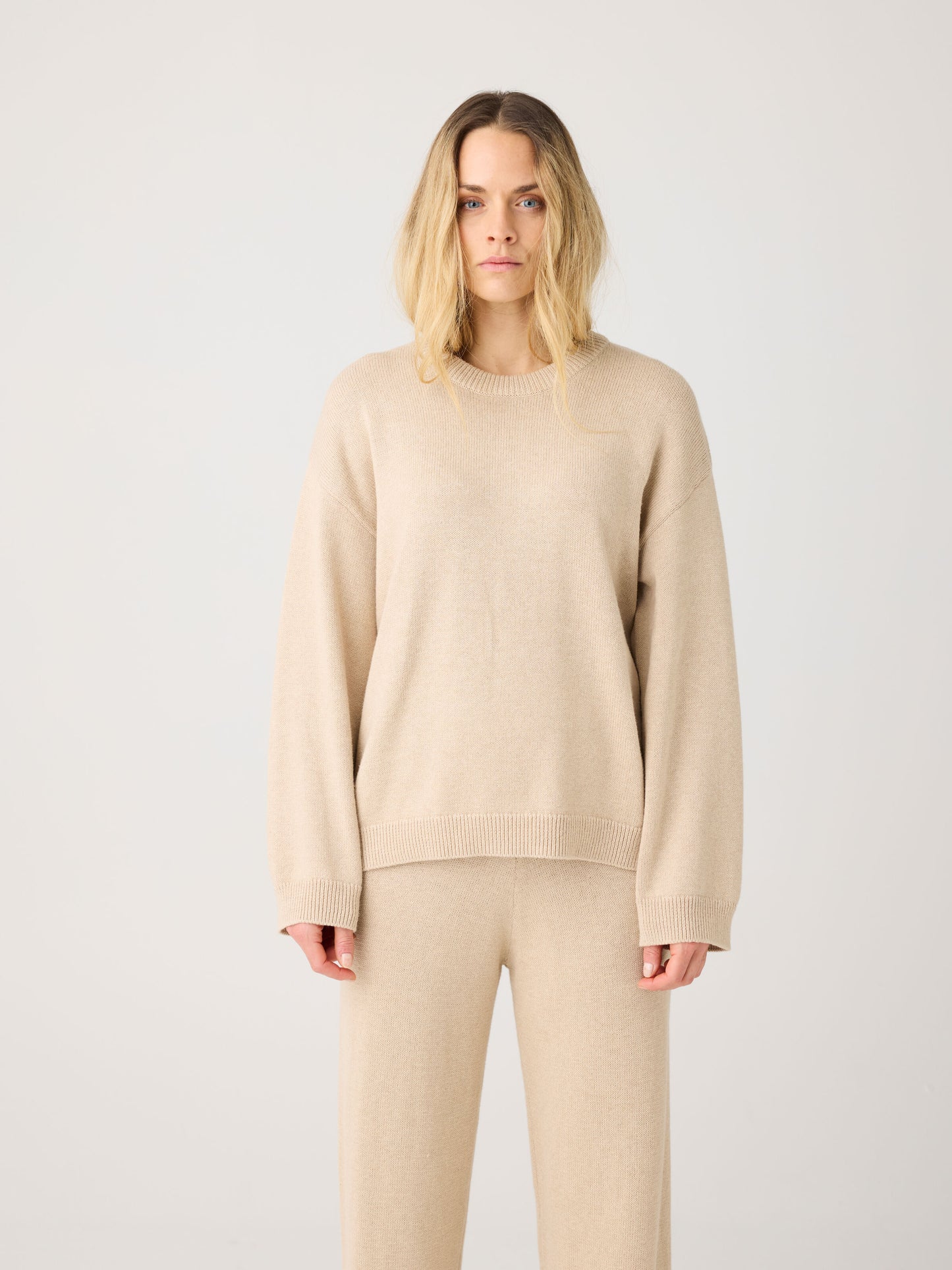 KCA - Cashmere crew neck sweater Light feather gray - WERTE FREUNDE
