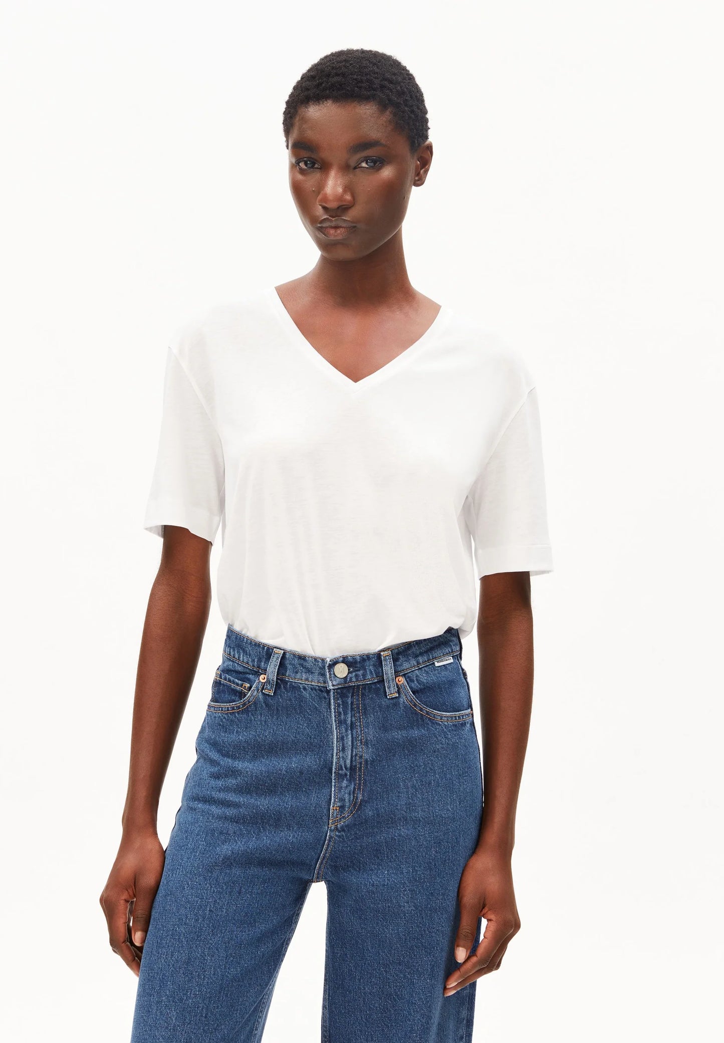 Armedangels - V-NECK T-SHIRT white - WERTE FREUNDE