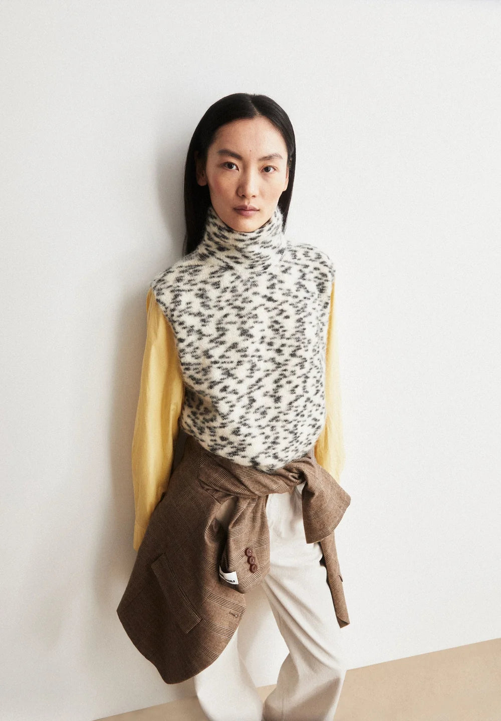 Armedangels - MOHAIR BLEND DOTS KNIT VEST oatmilk-black