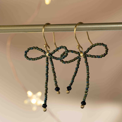 a beautiful story - Bow Black Onyx Green Colored Earrings Paar - WERTE FREUNDE