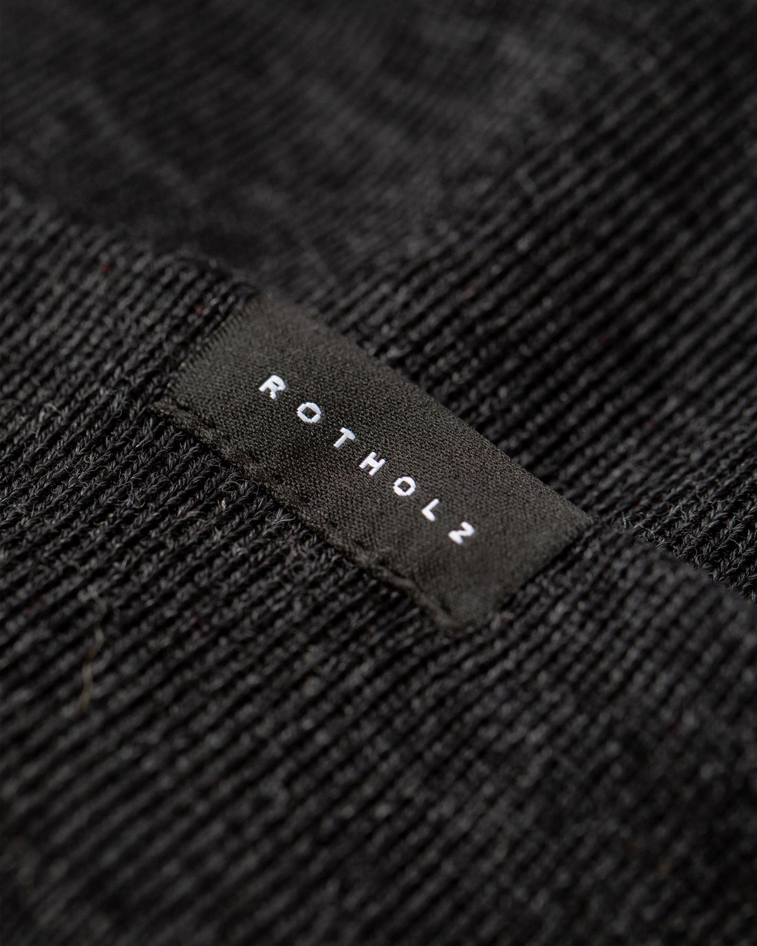 ROTHOLZ - Cropped Ribbed Beanie Merino Wool Warm Anthracite - WERTE FREUNDE