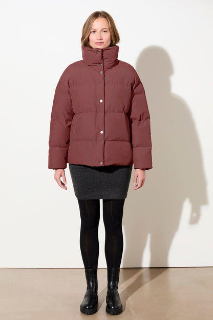 LangerChen - Gesteppte Jacke aus Eco Daune mit Stehkragen burgundy
