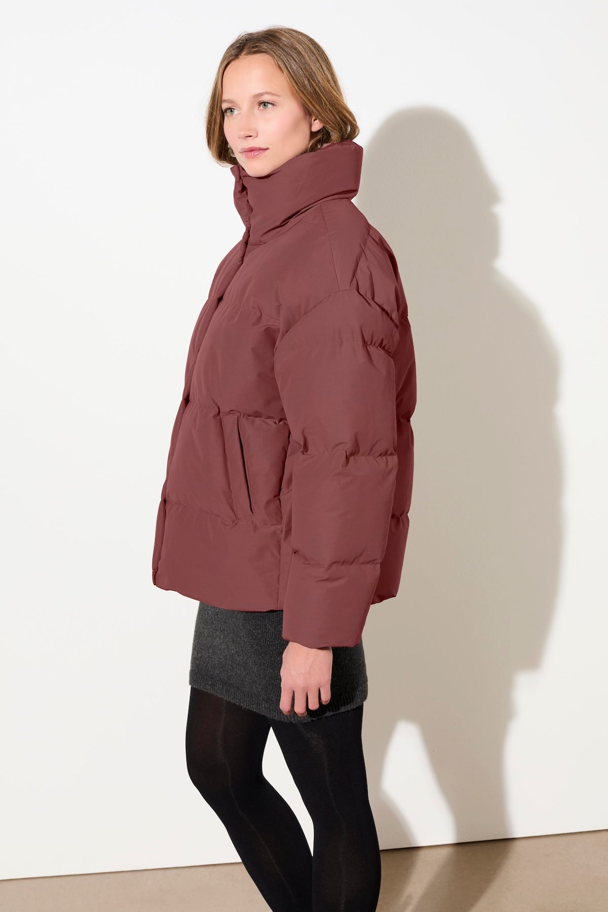 LangerChen - Gesteppte Jacke aus Eco Daune mit Stehkragen burgundy