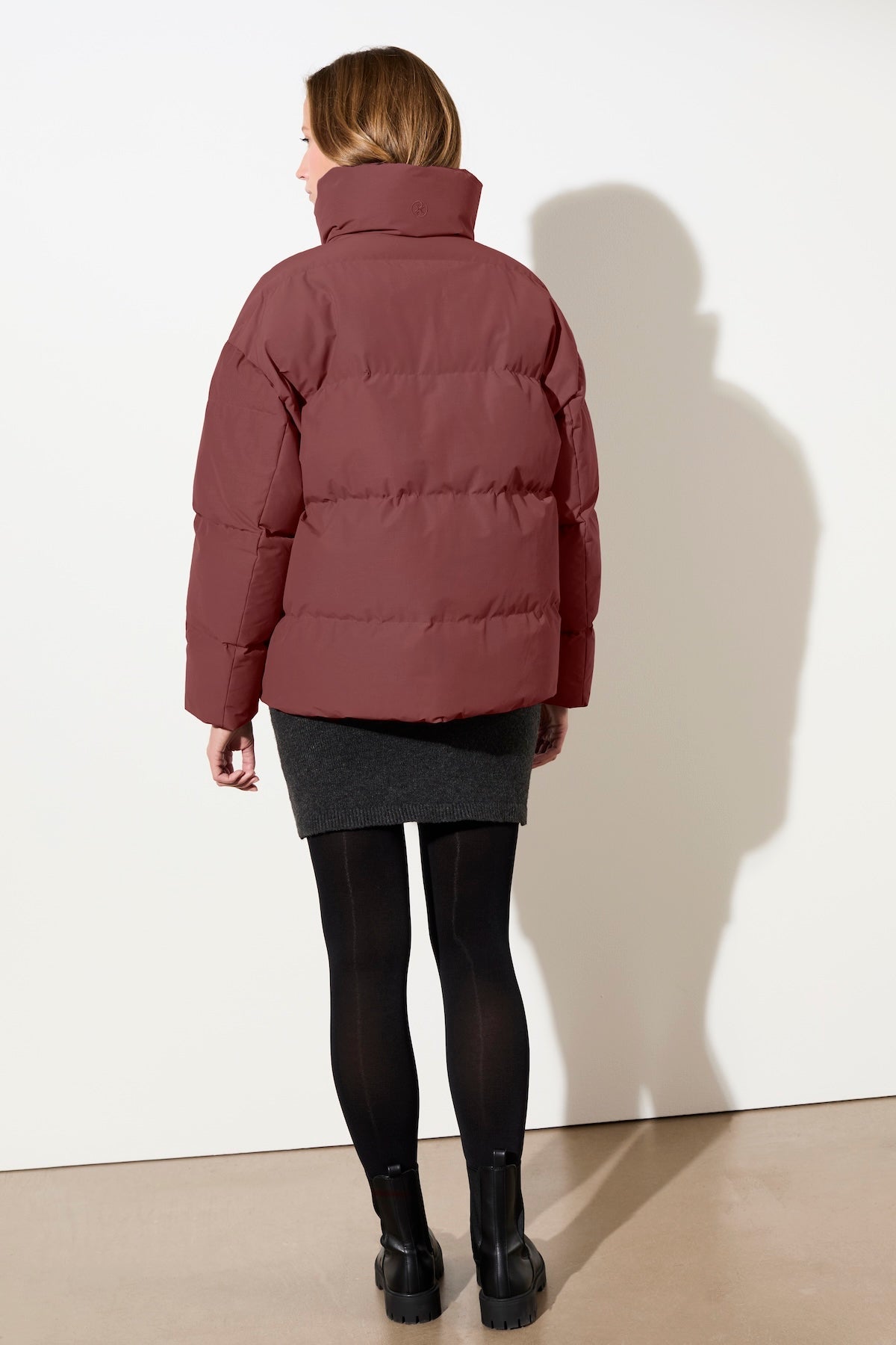LangerChen - Gesteppte Jacke aus Eco Daune mit Stehkragen burgundy