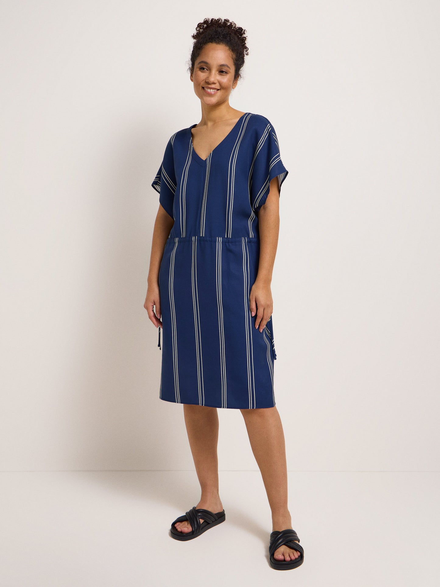 LANIUS - Kleid mit V-Ausschnitt print stripe night blue