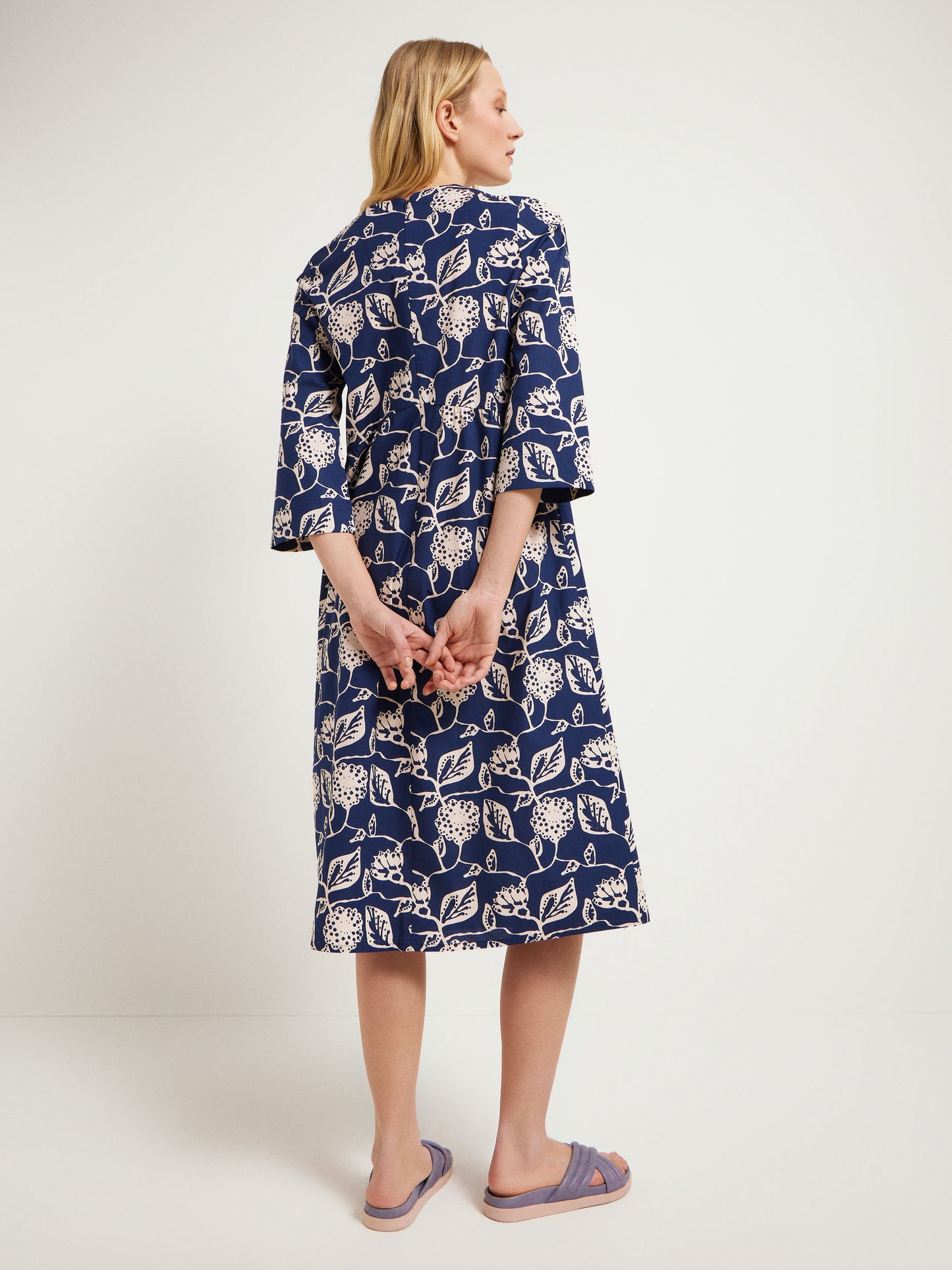 LANIUS - Kleid mit V-Ausschnitt print botanical garden blue