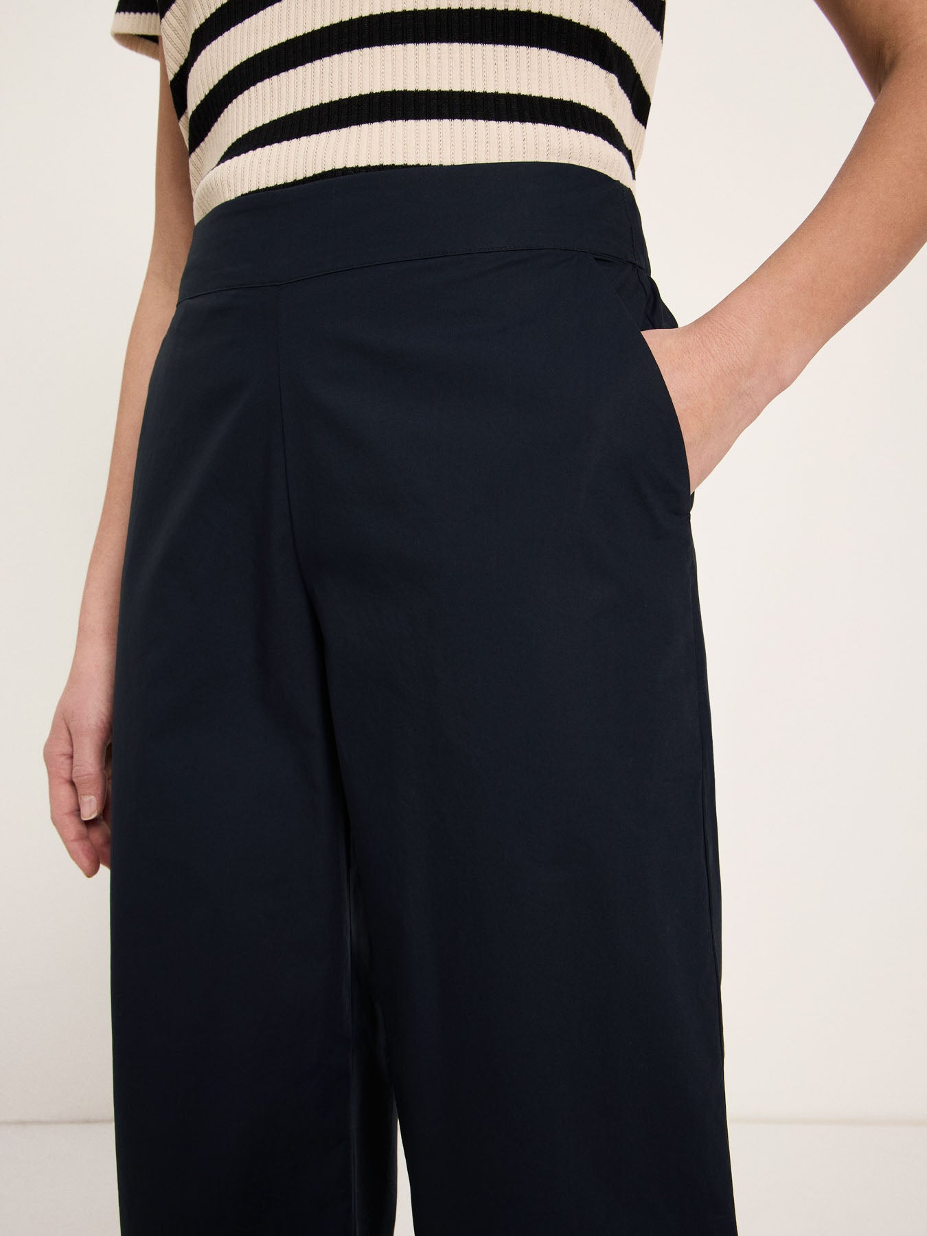 LANIUS - Verkürzte Hose onyx - WERTE FREUNDE
