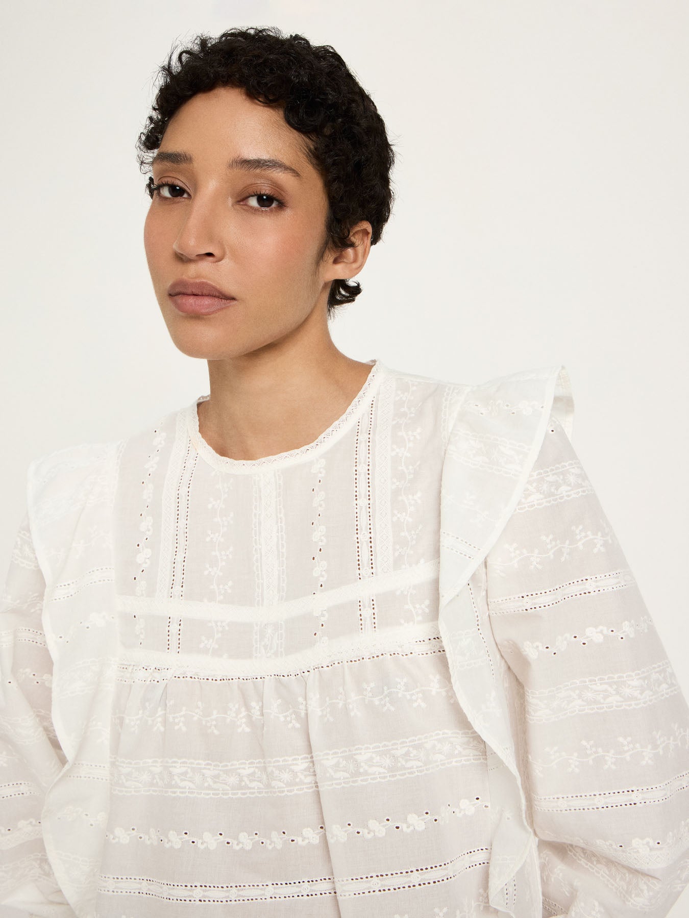 LANIUS - Stickereibluse OCS mit Volant off white - WERTE FREUNDE