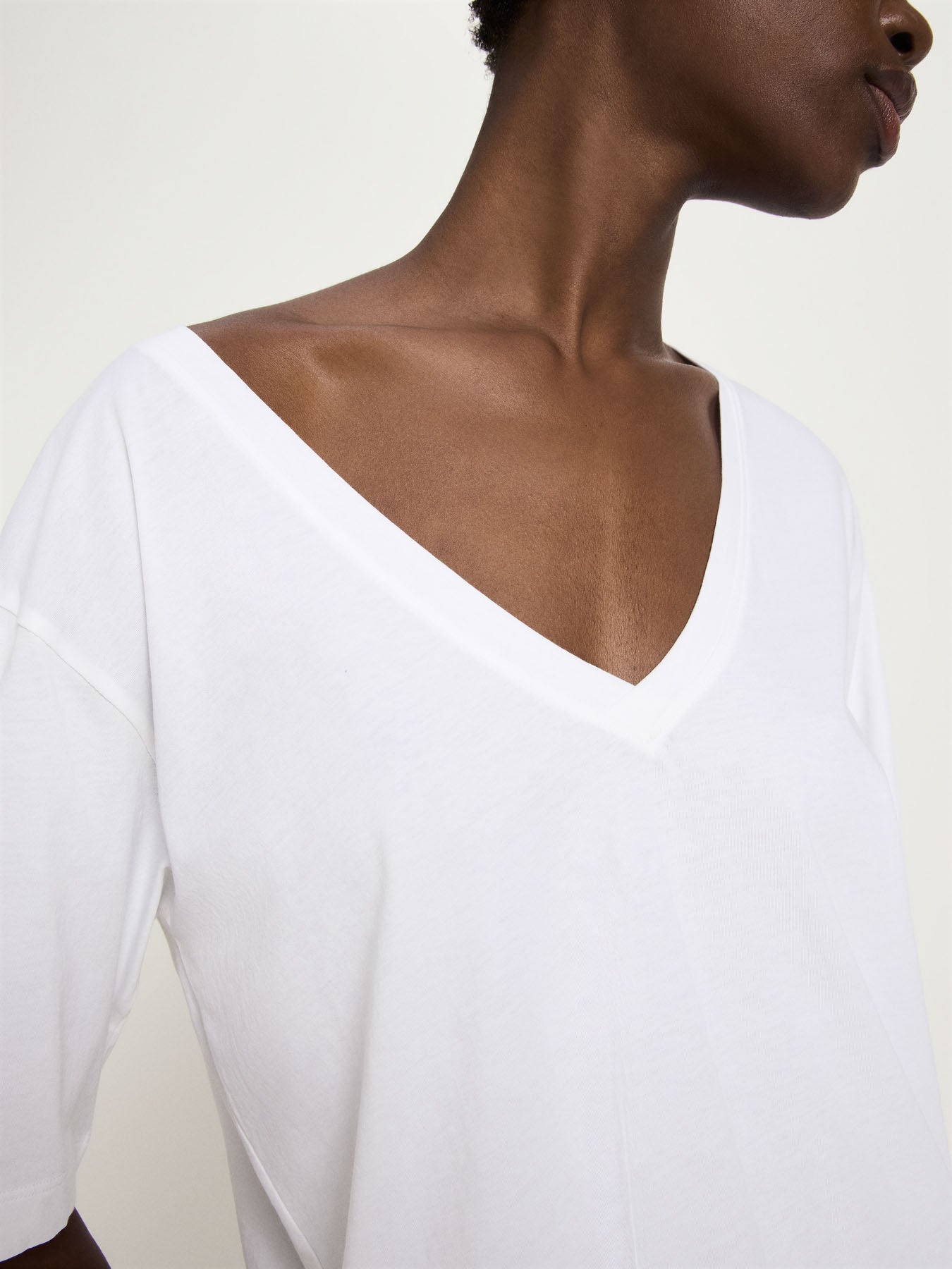 LANIUS - Shirt mit V-Ausschnitt bright white - WERTE FREUNDE