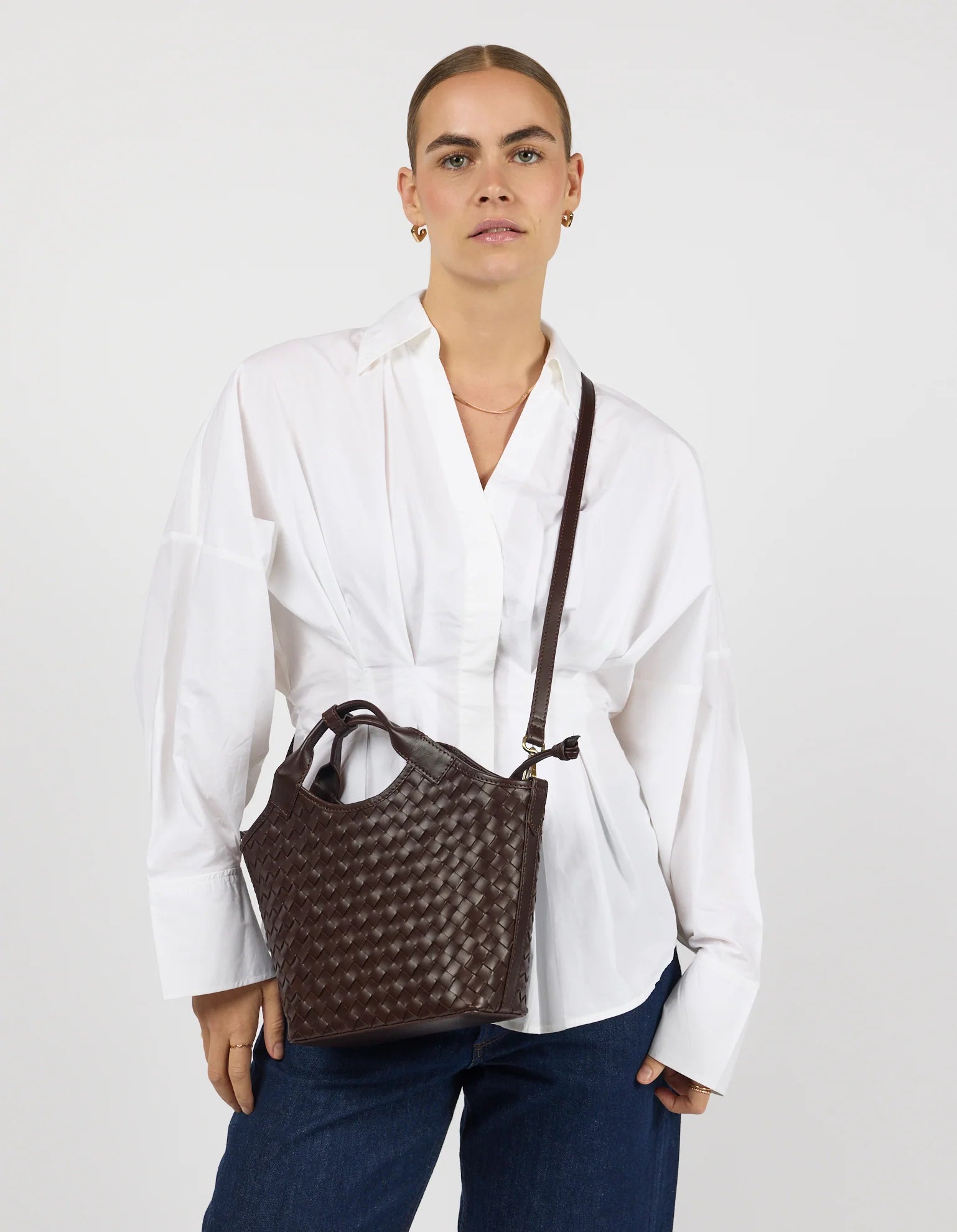 O MY BAG - Mara Midi Chocolate Woven Classic Leather - WERTE FREUNDE