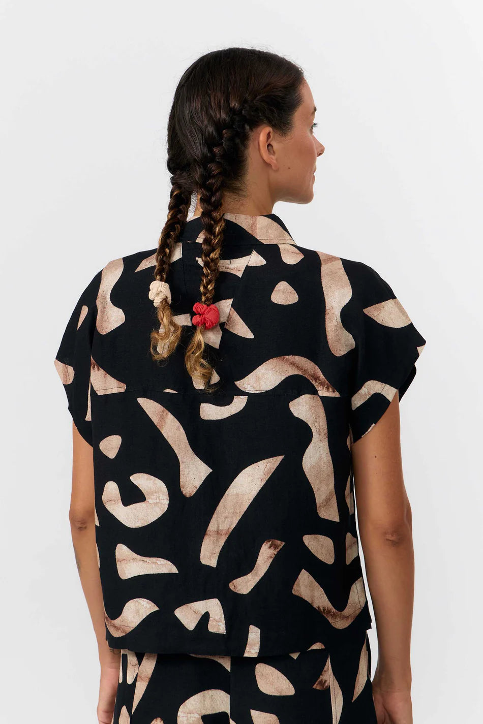 Suite 13 - AMUR SHIRT PRINT STONES BLACK - WERTE FREUNDE