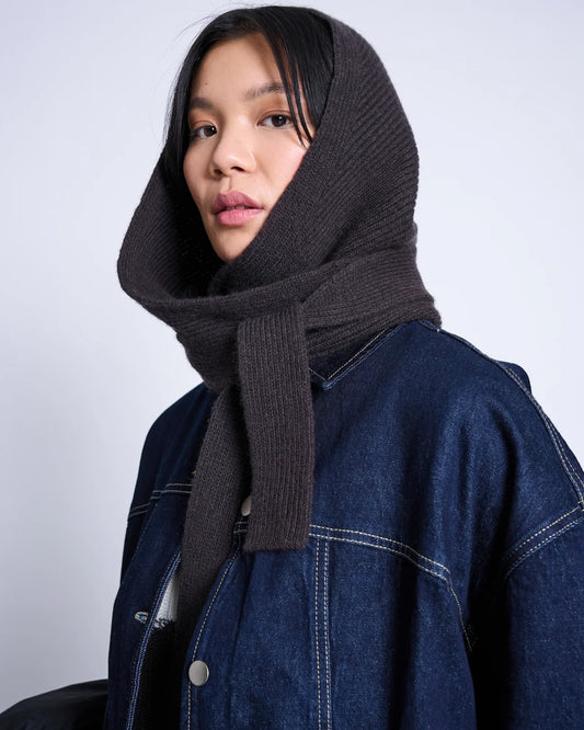 JAN N JUNE - NIRA LAMBSWOOL HOODED SCARF zartbitter