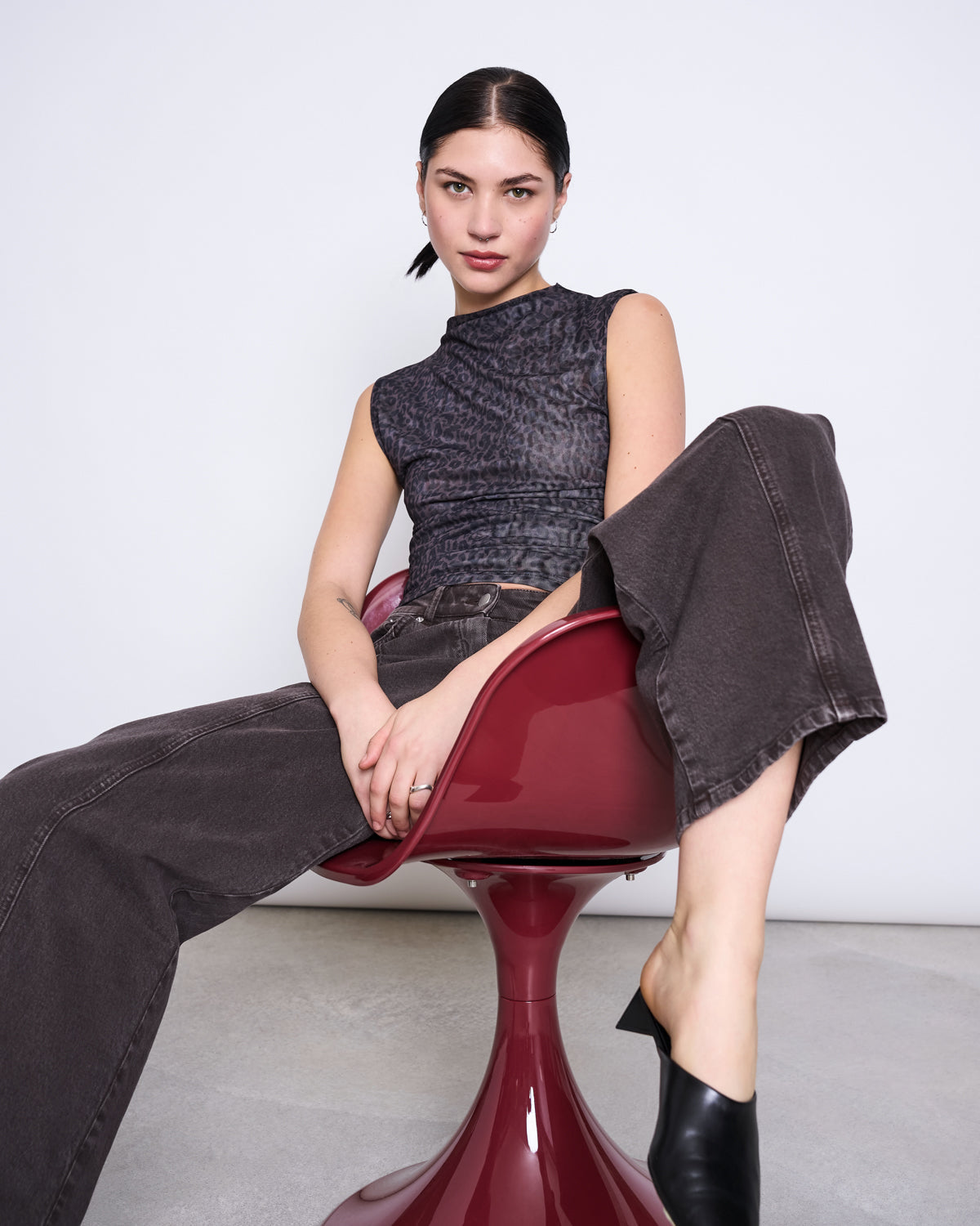 JAN N JUNE - LAGUNA RUFFLE MESH TOP dark leo print