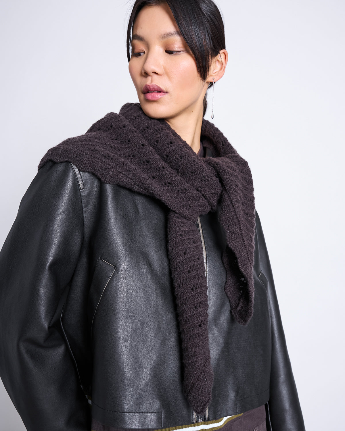 JAN N JUNE - ELVA LAMBSWOOL TRIANGLE SCARF zartbitter
