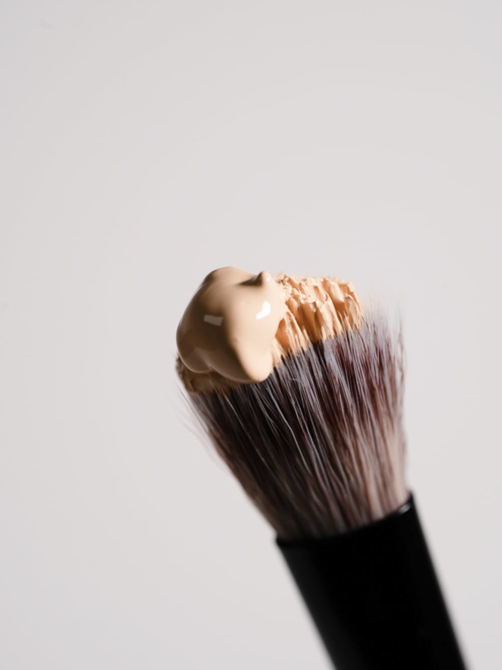 UND GRETEL - Concealer Brush 04 1Stk. - WERTE FREUNDE