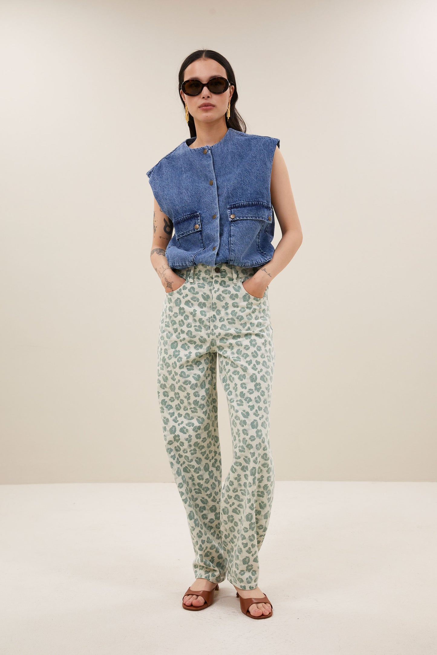 by-bar - Maggie denim sleeveless jacket mid denim - WERTE FREUNDE
