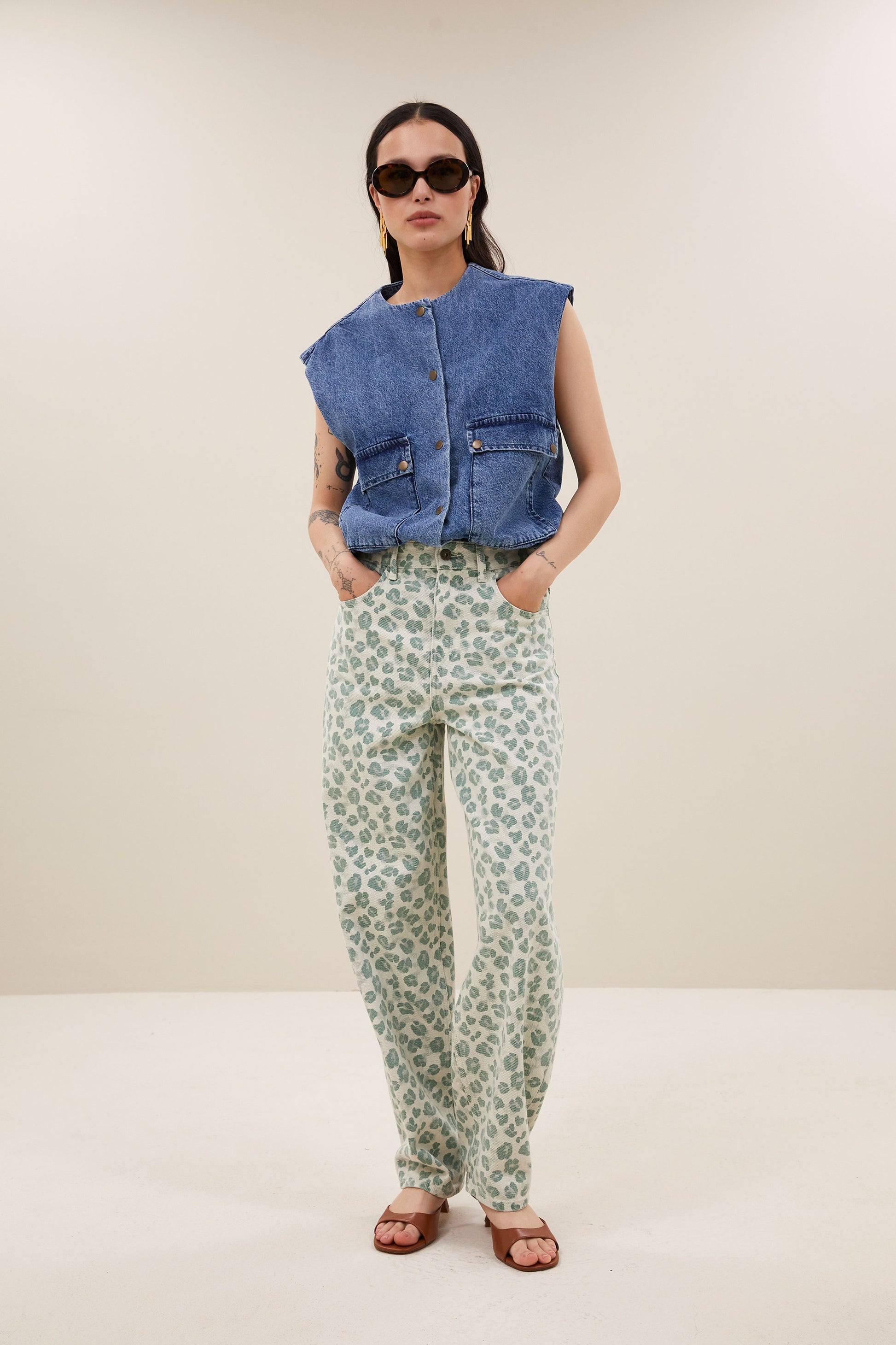 by-bar - Maggie denim sleeveless jacket mid denim - WERTE FREUNDE