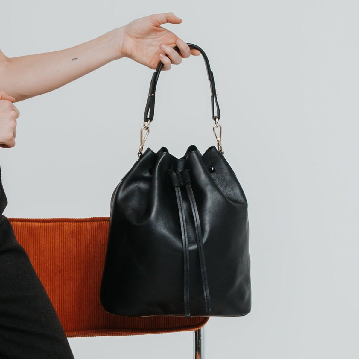 ann kurz - SAKU SHAPE NAPPA BLACK