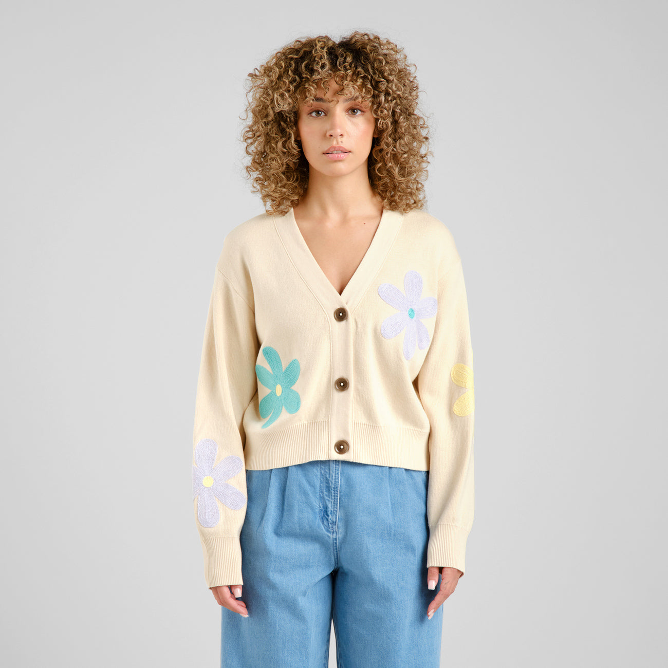 DEDICATED - Cardigan Kanan Application Flower Vanilla Whitecap Gray - WERTE FREUNDE