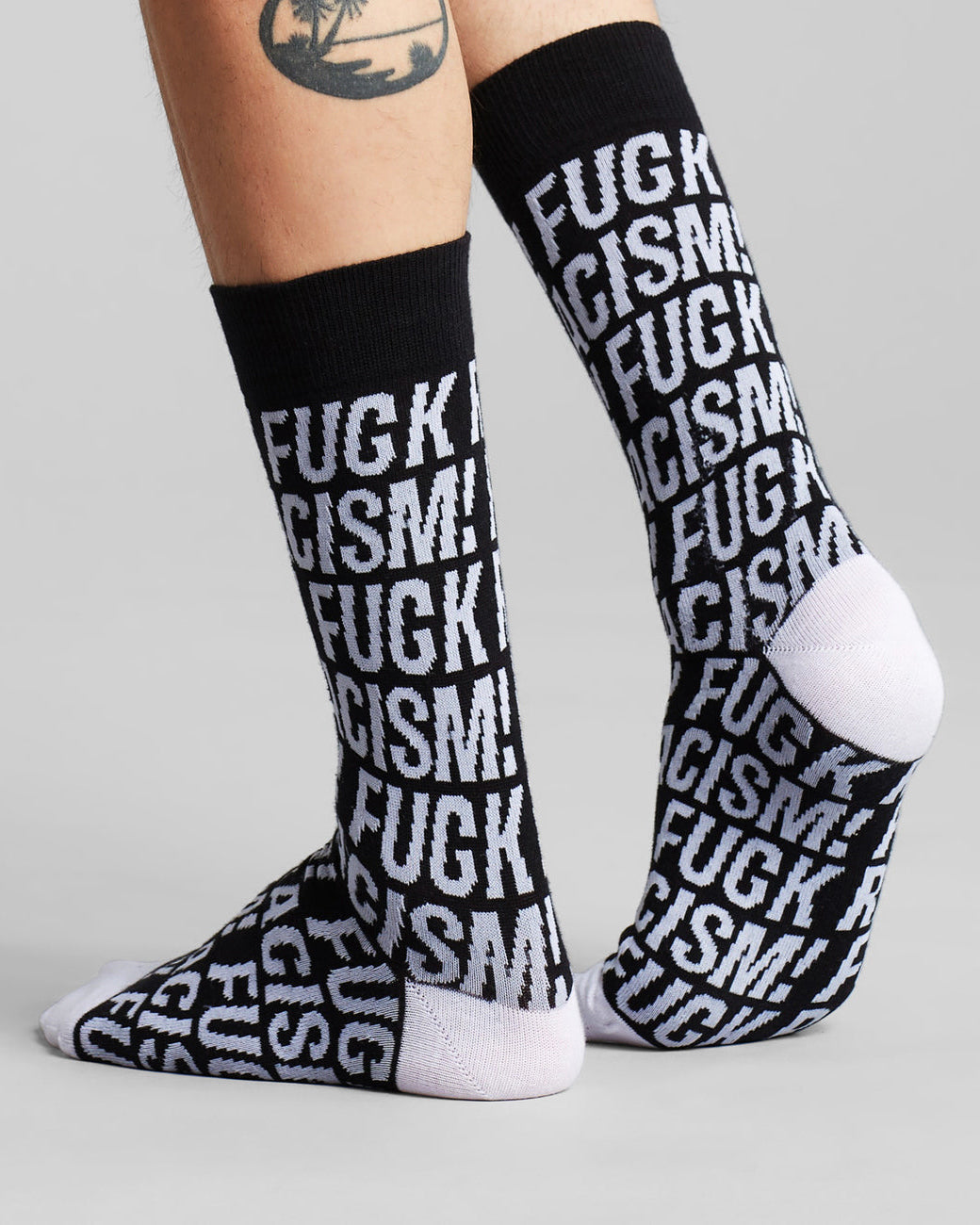 DEDICATED - Socks Sigtuna Fuck Racism Pattern Black - WERTE FREUNDE