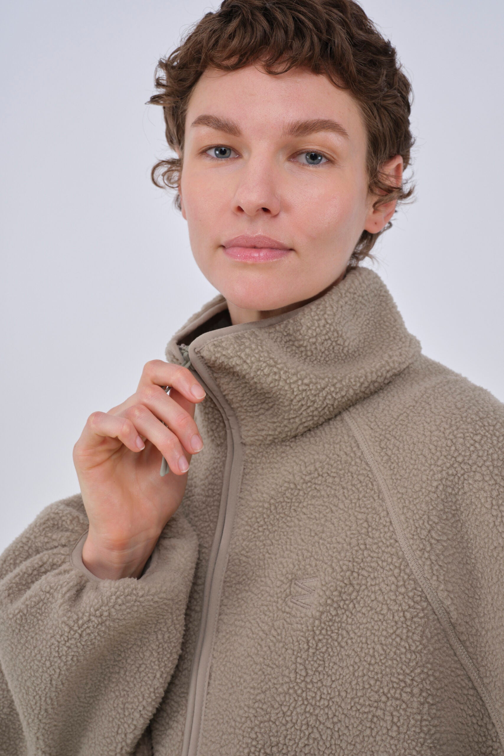 embassy - CALI FLEECE JACKET PALE OLIVE - WERTE FREUNDE