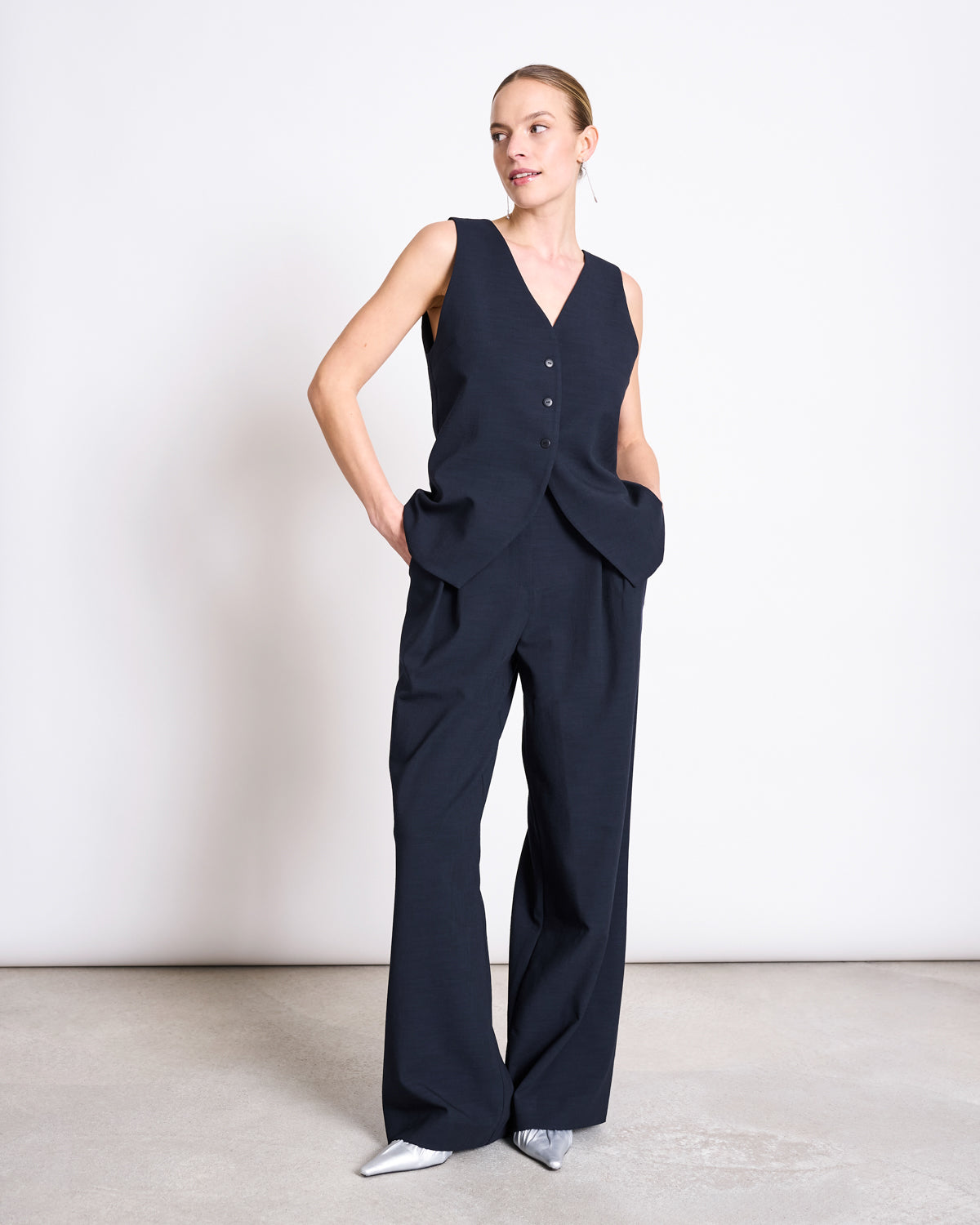 JAN N JUNE - NIVA Pleated Wide Pants nightfall - WERTE FREUNDE