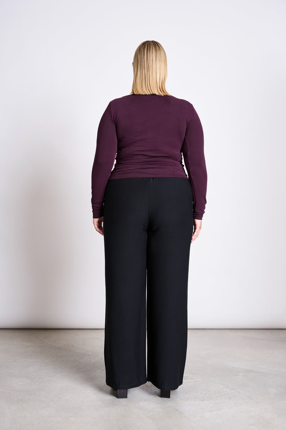 JAN N JUNE - CASMA Asymmetrical Longsleeve cherry lacquer - WERTE FREUNDE