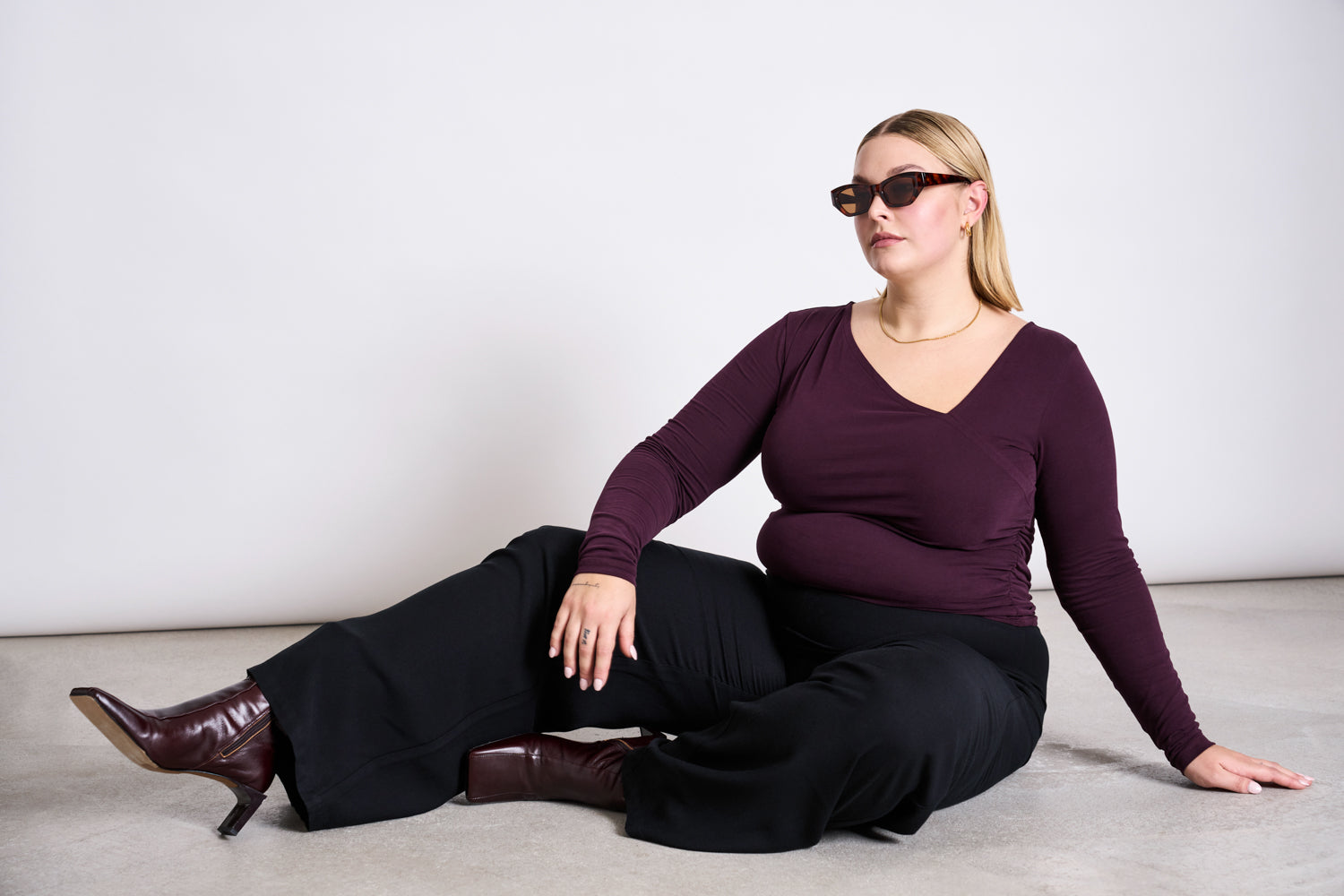 JAN N JUNE - CASMA Asymmetrical Longsleeve cherry lacquer - WERTE FREUNDE