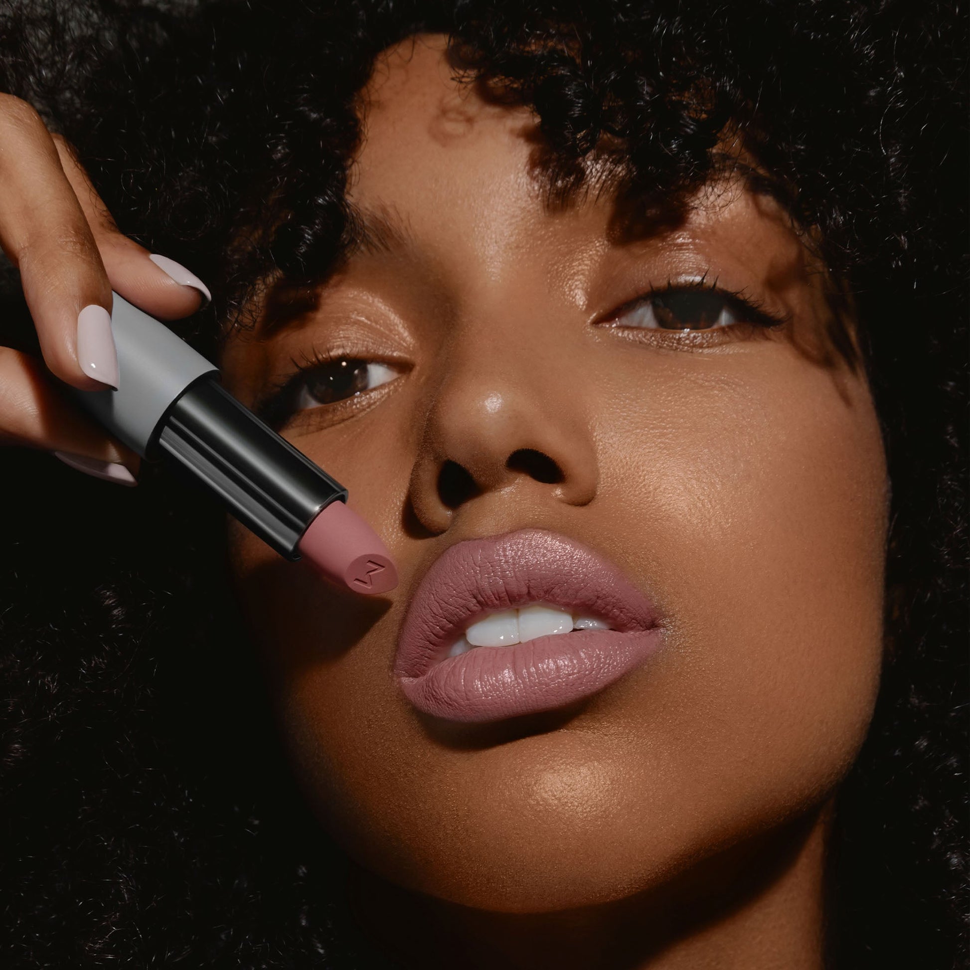 MADARA - VELVET WEAR Matte Cream Lipstick 3,8g - WERTE FREUNDE