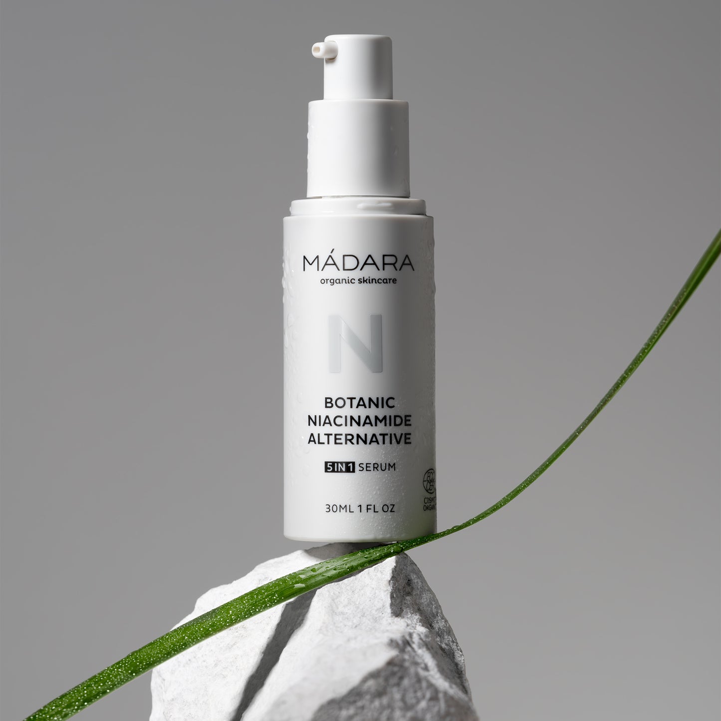 MADARA - Botanic Niacinamide Alternative 5-in-1 Serum 30 ml - WERTE FREUNDE