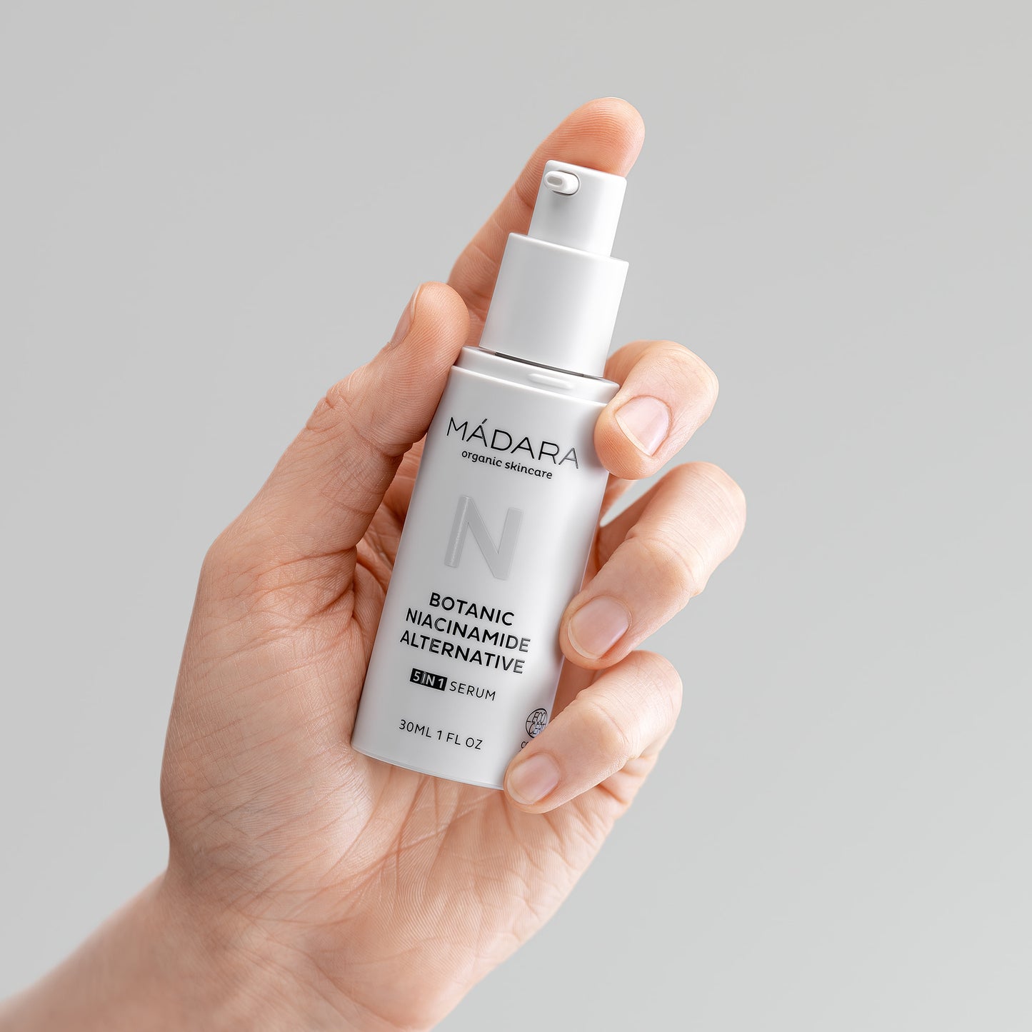 MADARA - Botanic Niacinamide Alternative 5-in-1 Serum 30 ml - WERTE FREUNDE
