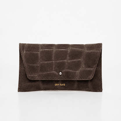 ann kurz - MINI ENVELOPE CROCO SUEDE MOCHA