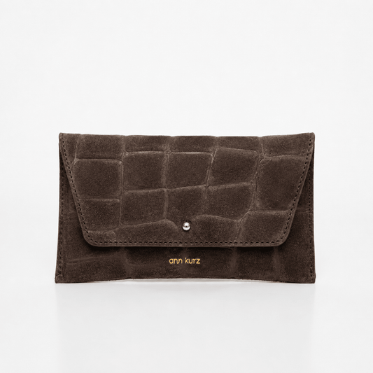 ann kurz - MINI ENVELOPE CROCO SUEDE MOCHA