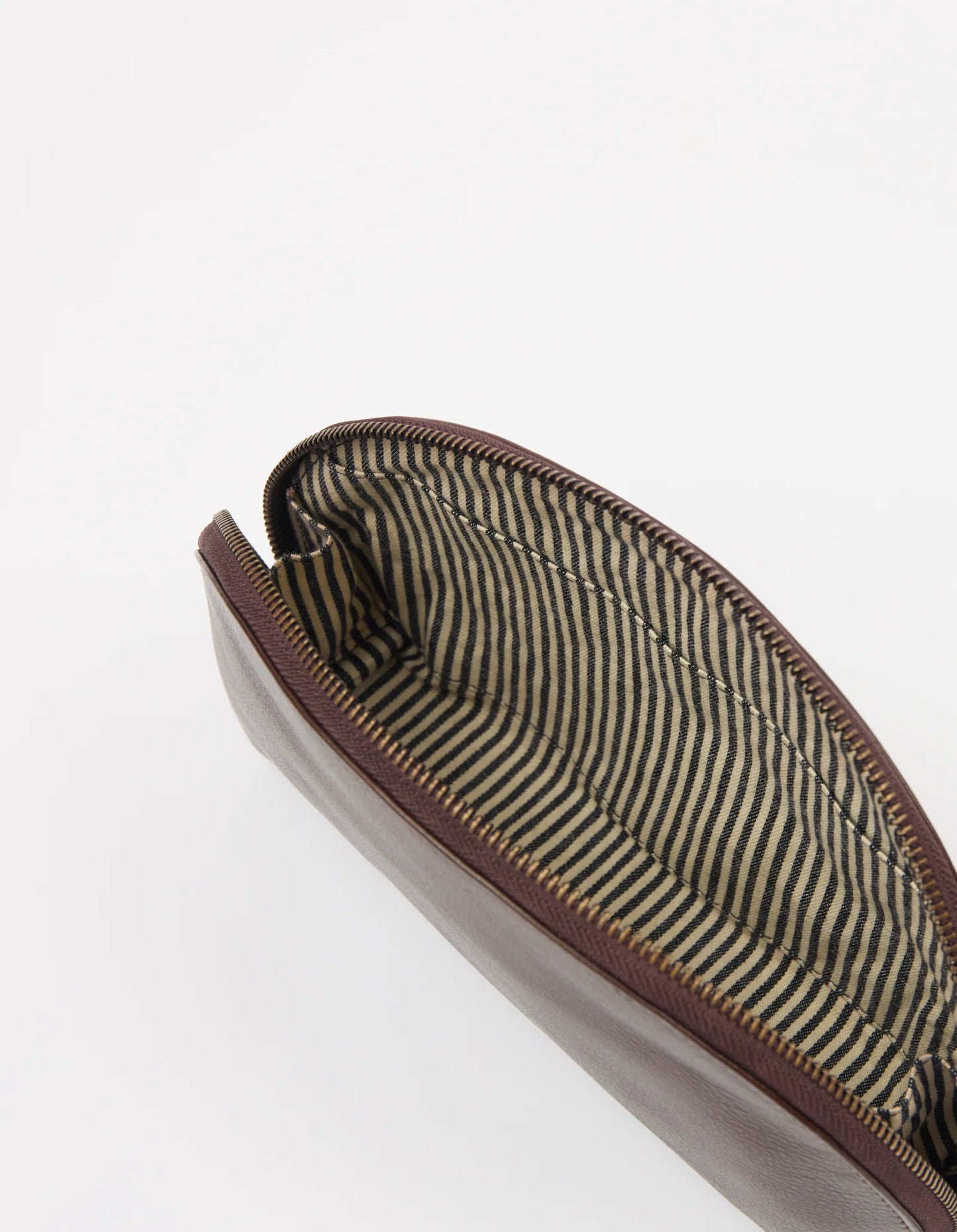 O MY BAG - Make up Case Medium - Chocolate Soft Grain - WERTE FREUNDE